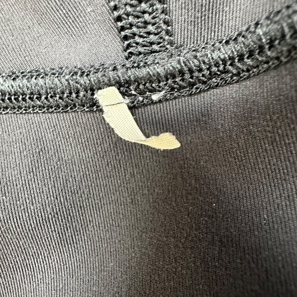 LULULEMON Women's 8/10 Solid Black Mid-Rise Capri Length Leggings Hip Pockets - Picture 3 of 6